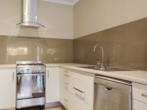 Eagle Heights Holiday Units - Hotel Gold Coast 3