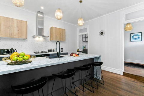 EDW19 - Stylish 2-Bed, 2-Bath Townhose In Drummoyne - Hotel Gold Coast 0