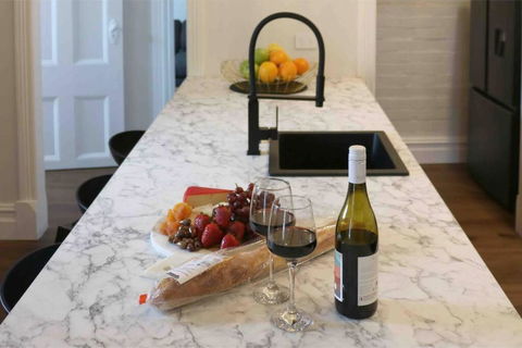 EDW19 - Stylish 2-Bed, 2-Bath Townhose In Drummoyne - Hotel Gold Coast 1