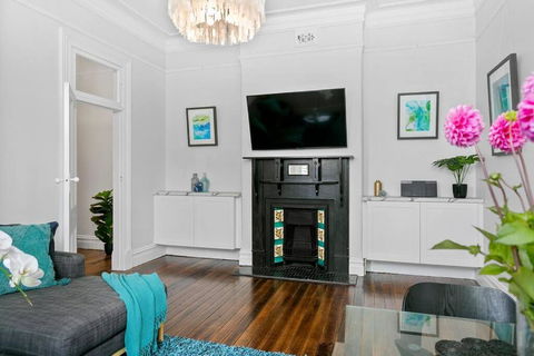 EDW19 - Stylish 2-Bed, 2-Bath Townhose In Drummoyne - Hotel Gold Coast 2