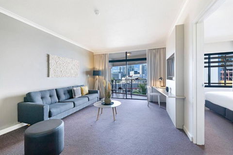 Esplanade Escapade - Modern Living & Resort Ease - Hotel Gold Coast 1