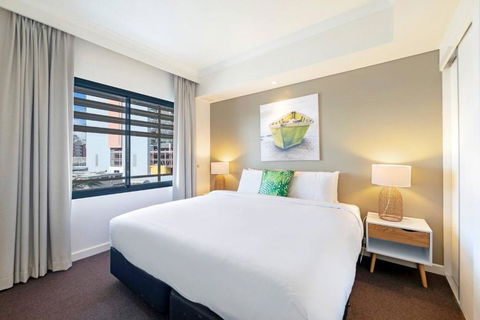 Esplanade Escapade - Modern Living & Resort Ease - Hotel Gold Coast 4