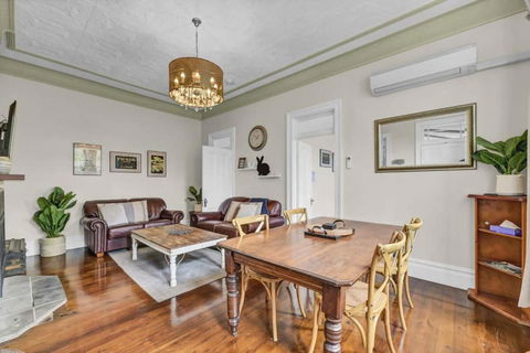 Edwina Suite II - Fireplace, Elegant Heritage Home - Hotel Gold Coast 0