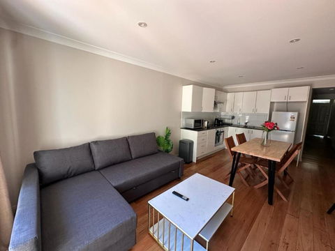 Elegant 2 Bedroom Home Close To City Buz Bridge RD 2 E-Bikes Included - Hotel Gold Coast 1