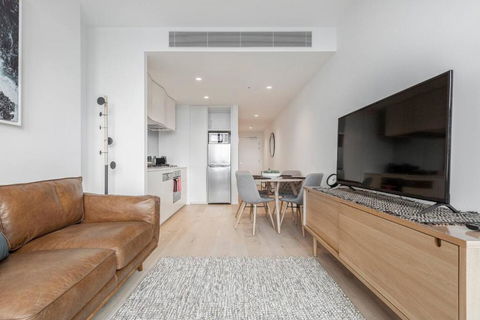 Elevated City Style With A Stunning Outdoor Pool - Hotel Gold Coast 1