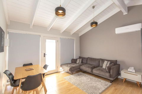 Eliza Lee 2 50 Gippsland Street - Hotel Gold Coast 1