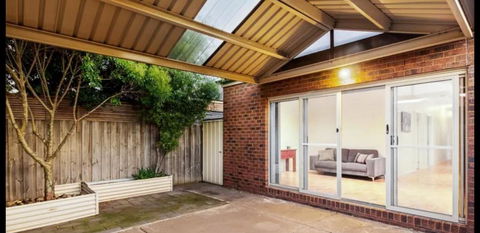 Ensuite Private Bath Toilet City Airport - Hotel Gold Coast 4