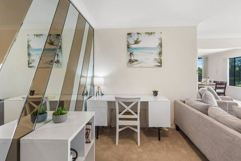 Esplanade Escape - Beachfront Family Bliss - Hotel Gold Coast 4