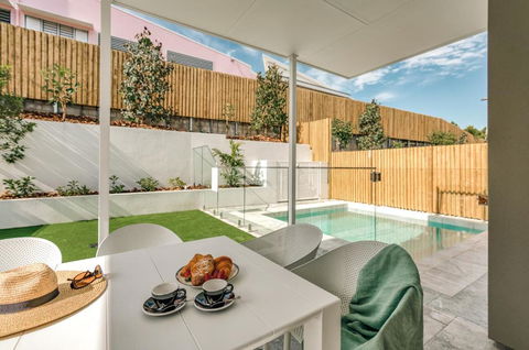 Essence Peregian Beach Resort - Saltbush 5 Bedroom Luxury Home With Private Pool - Hotel Gold Coast 1