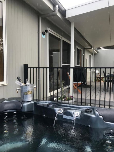 Fairwinds Tasmania - Hotel Gold Coast 2