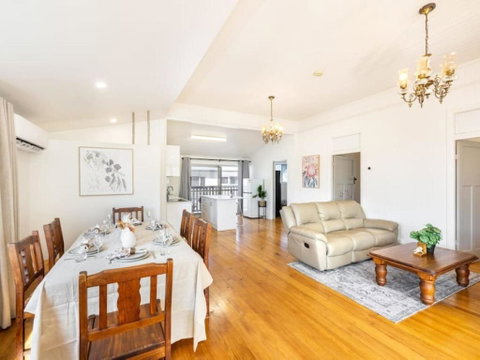 Family Friendly Cozy 4BR House At Annerley - Hotel Gold Coast 2