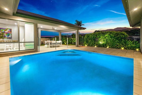 Family Paradise Elegant 4BR King Bed Heated Pool And BBQ - Hotel Gold Coast 0