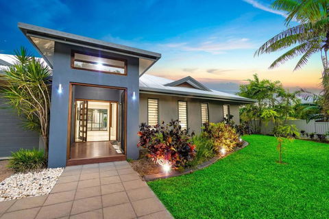 Family Paradise Elegant 4BR King Bed Heated Pool And BBQ - Hotel Gold Coast 1