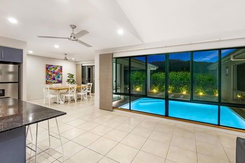Family Paradise Elegant 4BR King Bed Heated Pool And BBQ - Hotel Gold Coast 3