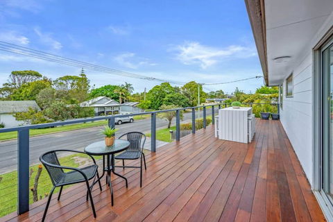 Family Tides - Old Bar Holiday Rentals - Hotel Gold Coast 2
