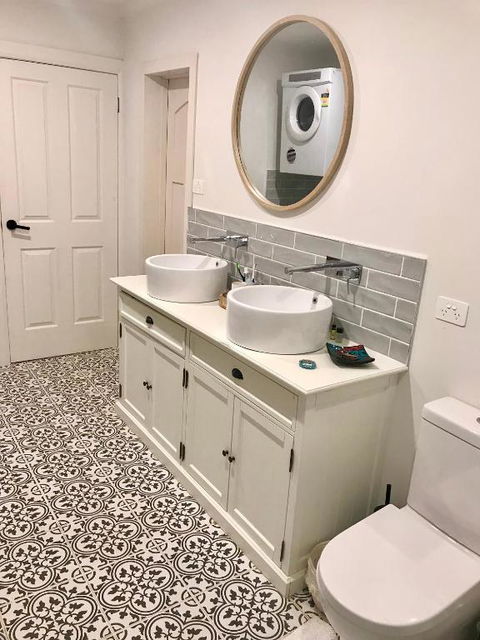 Five Minutes To The Spirit Of Tasmania - Hotel Gold Coast 2