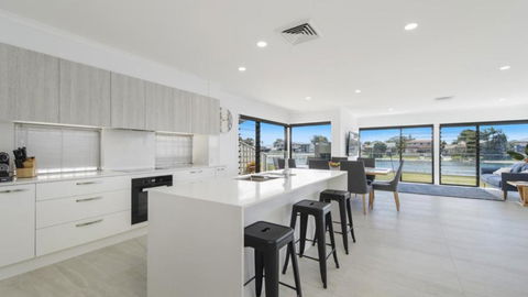FLOATING ON THE CANALS - 80 COMMODORE CRES - Hotel Gold Coast 4