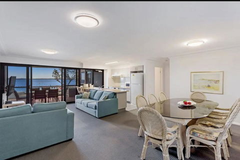 Florentine, 8 11 Columbia Close - Opposite The Beach With Air Con And Water Views - Hotel Gold Coast 2