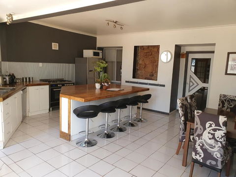 Fossickers Den Dugout Accommodation - Hotel Gold Coast 3