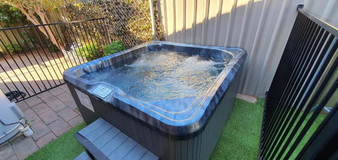 Flamingo Rentals - Modern 2-bed Unit With BBQ & SPA Ideal For Holiday And Business Travel - Hotel Gold Coast 3