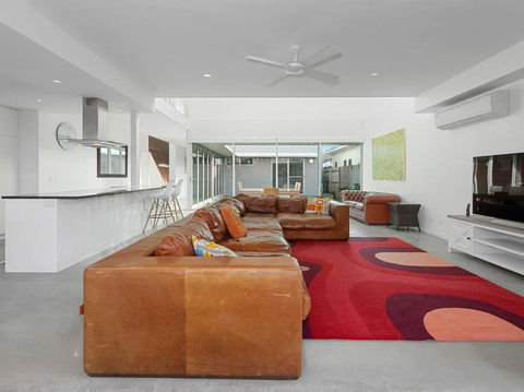 Friday Island Cabarita - Hotel Gold Coast 3