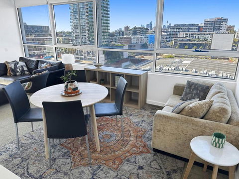 G901S - Bright Zetland Escape With City Views - Hotel Gold Coast 0