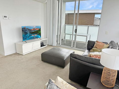 G901S - Bright Zetland Escape With City Views - Hotel Gold Coast 1