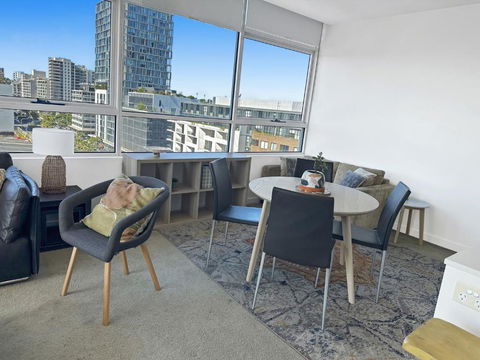 G901S - Bright Zetland Escape With City Views - Hotel Gold Coast 2