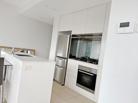 G901S - Bright Zetland Escape With City Views - Hotel Gold Coast 3