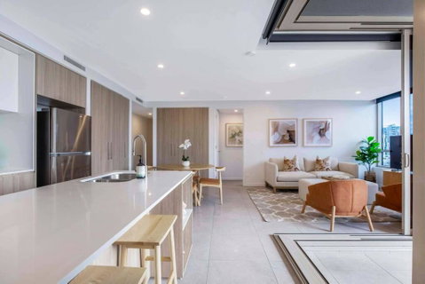 Gabba Oasis:Luxury 3BRM Apt Pool - Hotel Gold Coast 4