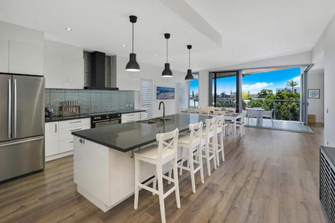 GEORGE8- THE ULTIMATE, FAMILY BEACH HOUSE! - Hotel Gold Coast 1