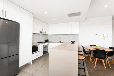 GLAD3 Gladesville Getaway Bright & Contemporary - Hotel Gold Coast 4