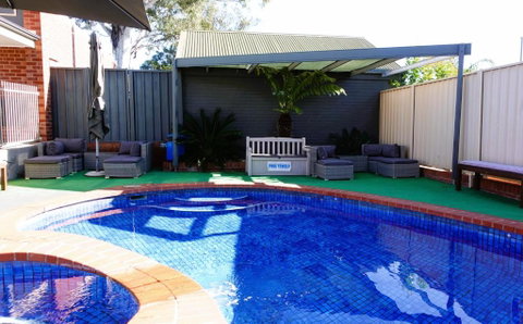 Golden Reef Motor Inn - Hotel Gold Coast 4