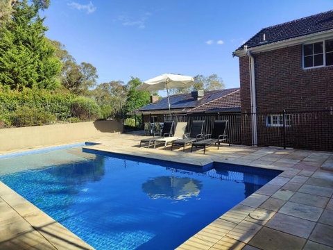 Gorgeous 4-Bedroom House On A Mansion - An Acre Land With Magnificent Pool & Garden - Hotel Gold Coast 0