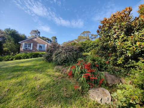 Gorgeous 4-Bedroom House On A Mansion - An Acre Land With Magnificent Pool & Garden - Hotel Gold Coast 1