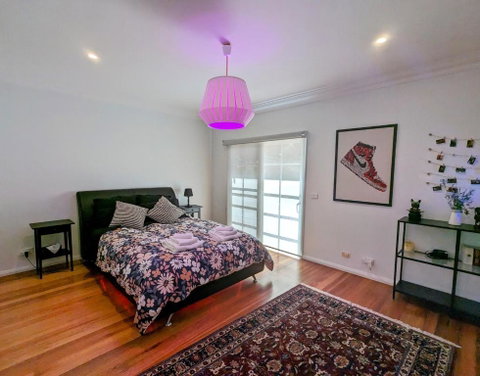 Gorgeous 4-Bedroom House On A Mansion - An Acre Land With Magnificent Pool & Garden - Hotel Gold Coast 3