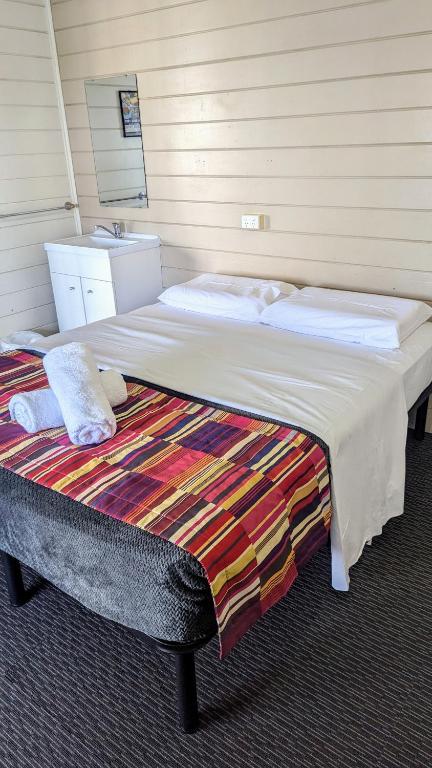 GRAND CENTRAL HOTEL PROSERPINE - Hotel Gold Coast 0