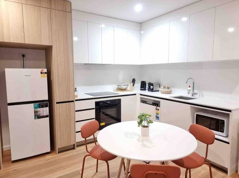 Gungahlin Center-1 Bedroom New Stylish Unit - Hotel Gold Coast 2