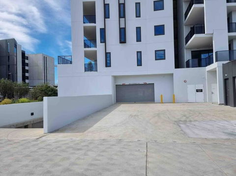 Gungahlin Center-1 Bedroom New Stylish Unit - Hotel Gold Coast 3