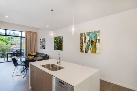 H6B - Round About Bulimba - Hotel Gold Coast 1