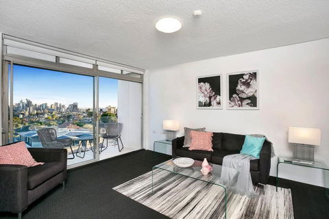 HARIS - Modern 2BR Apartment With Views - Hotel Gold Coast 0