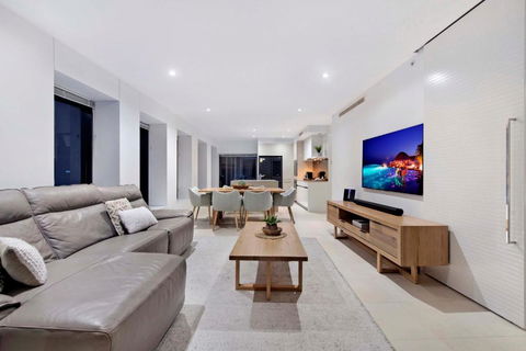 GUARANTEED OCEAN VIEW - Level 16 And Up - Soul Surfers Paradise - Self Contained &Privately Managed - Hotel Gold Coast 2