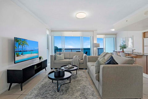 HIGH FLOOR GUARANTEE - 3 Bedroom Plus Study Apartments At Chevron Renaissance - Self Contained & Privately Managed - Wow Stay - Hotel Gold Coast 2