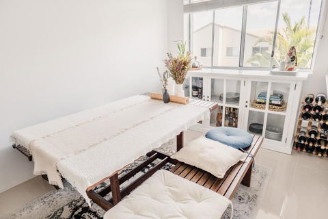 HEART OF BURLEIGH Holiday Villa - Perfect Location With Pools - Hotel Gold Coast 1