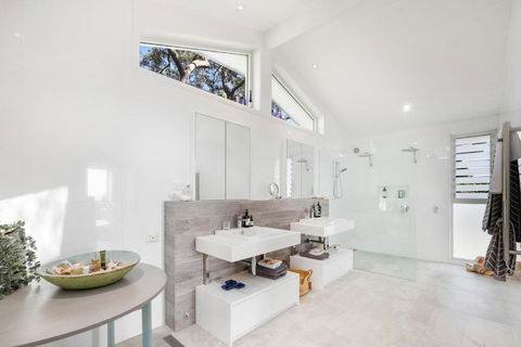 Hidden Oasis - Ocean Views - Hotel Gold Coast 3