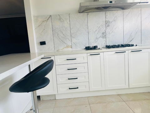 House At Train Station Thomastown - Hotel Gold Coast 3