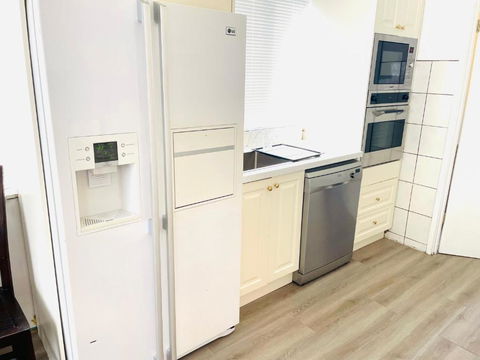 House In Thomastown - Hotel Gold Coast 2