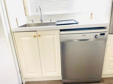 House In Thomastown - Hotel Gold Coast 3
