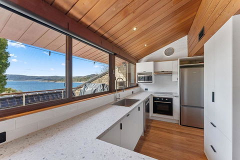 Ibis On Lake Jindabyne - Hotel Gold Coast 2