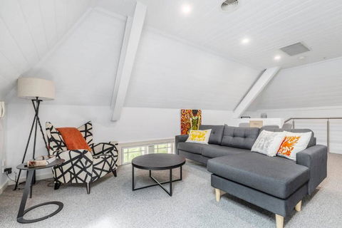 Inner City Living In A Modern Slice Of History - Hotel Gold Coast 0